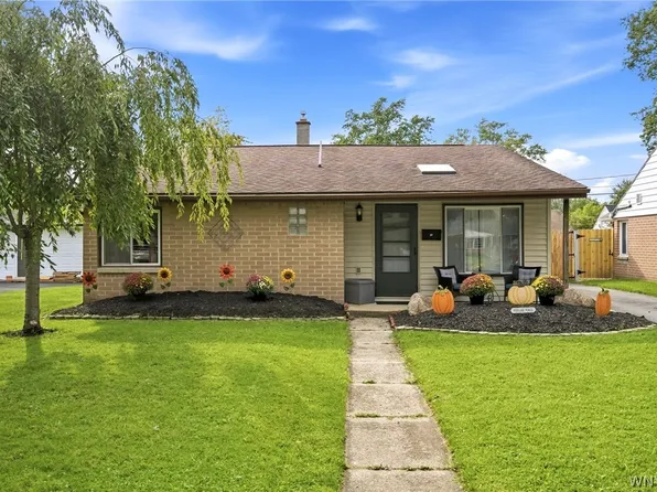 29 Parkdale Dr, Lancaster, NY 14086