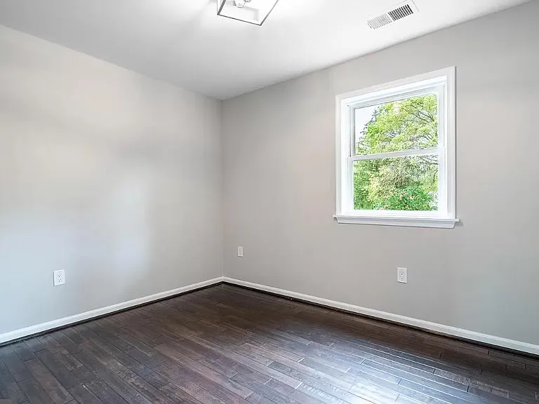 3111 Graydon St — Photo 14