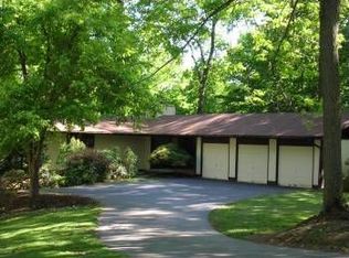 8 Harvey Ln, Newtown Square, PA 19073