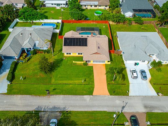 4th image of 871 SE Sweetbay Avenue