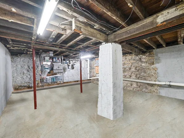 58-07 Maspeth Avenue image 25 of 35