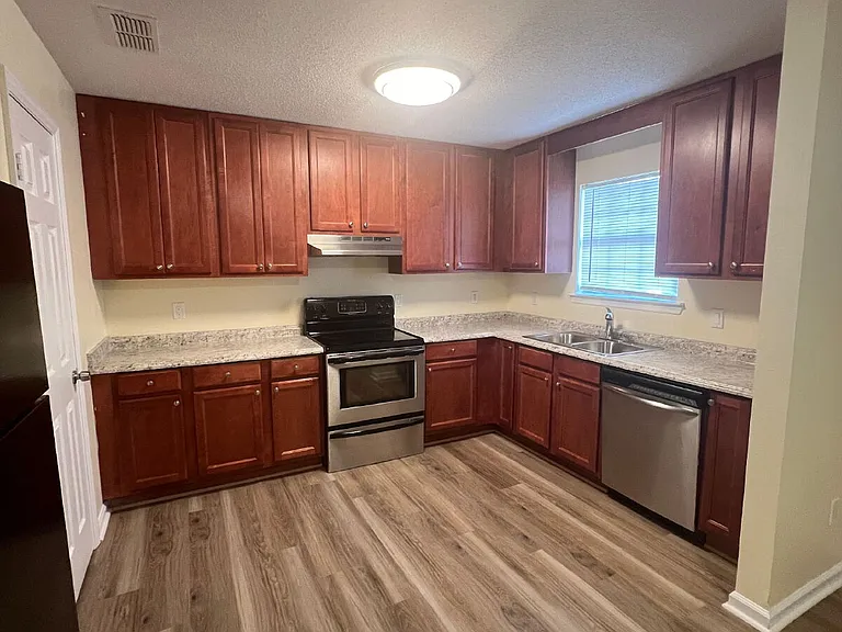 2119 Hamilton St — Photo 17