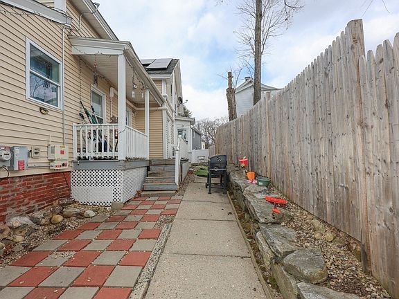 4th image of 43 Emerald St