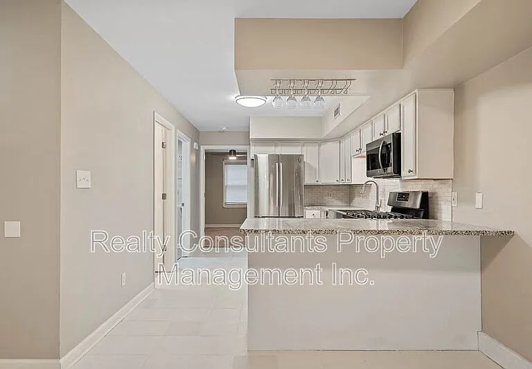 604 E Iredell Ave #5 — Photo 5