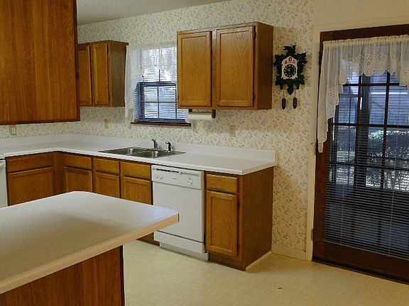 3rd image of 196 SE Wilderness Dr