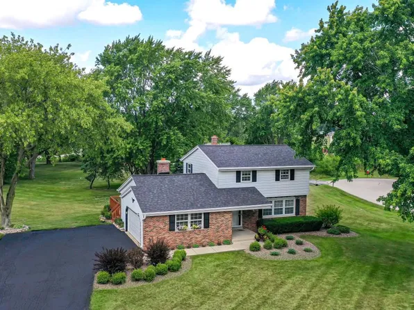 19500 West Pinewood DRIVE, New Berlin, WI 53146