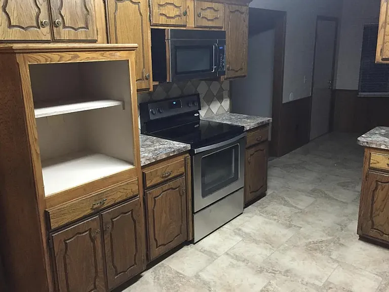 3601 Shannon Dr — Photo 3