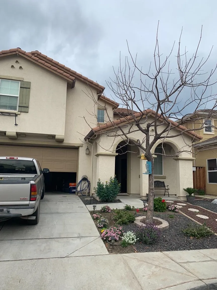 987 Papaya St photo 1