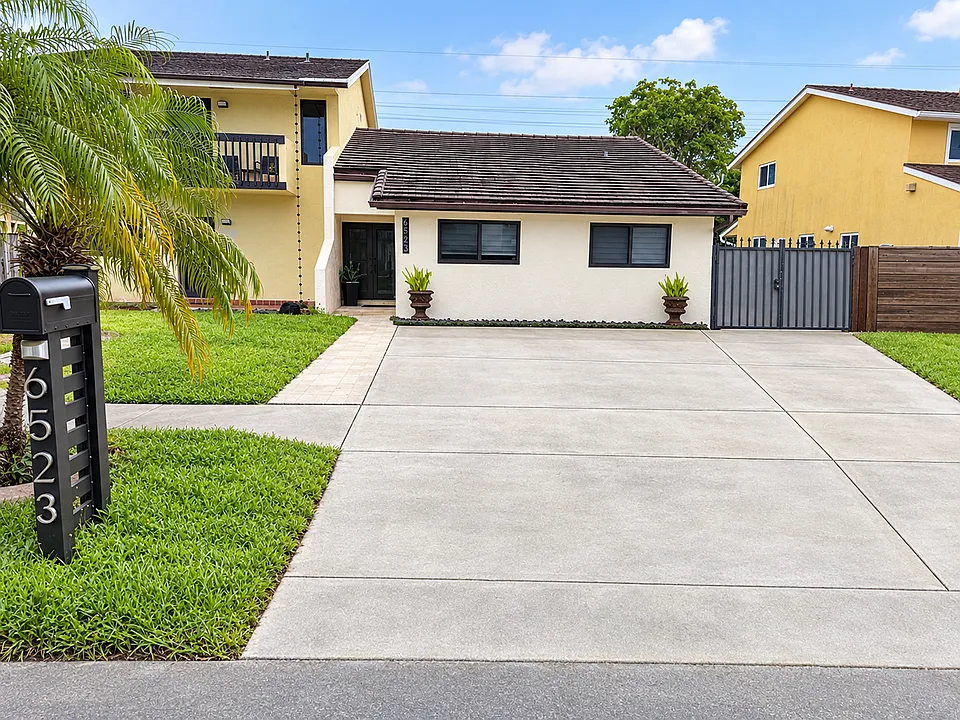 6523 SW 136th Ct