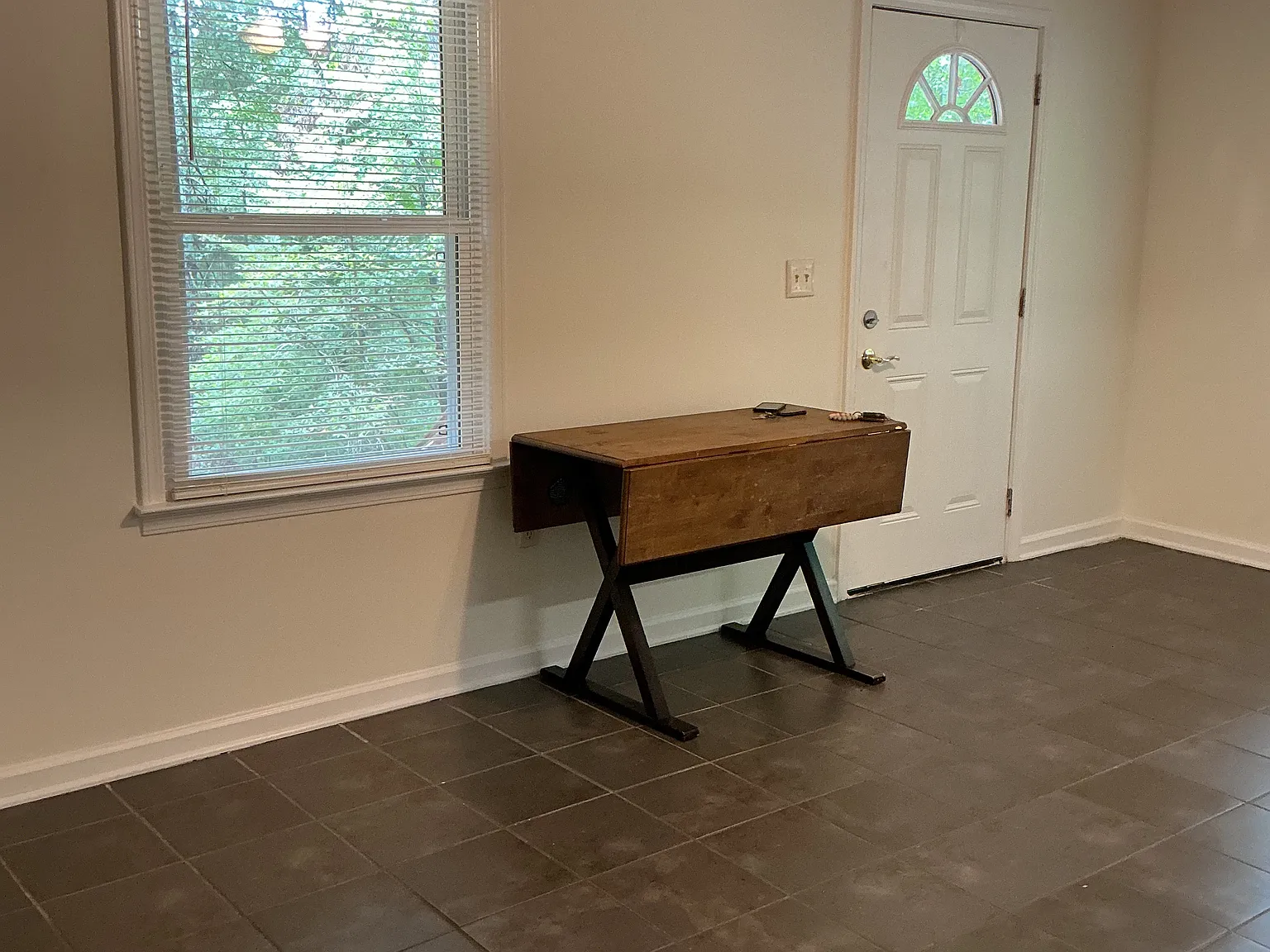 2 bed, 820 sqft, $1,600 — Photo 4