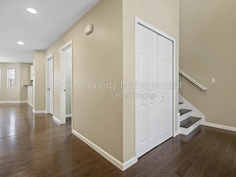 438 Elm St — Photo 10