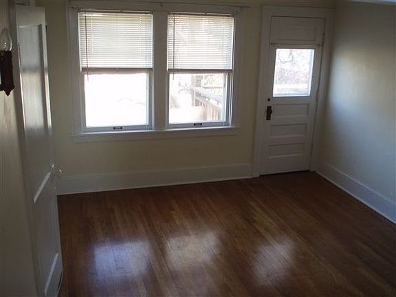 Cozy 11' x  14' Living Rm.