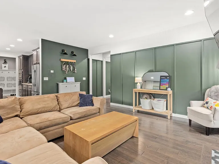 303 Vaughan Blvd NE — Photo 9