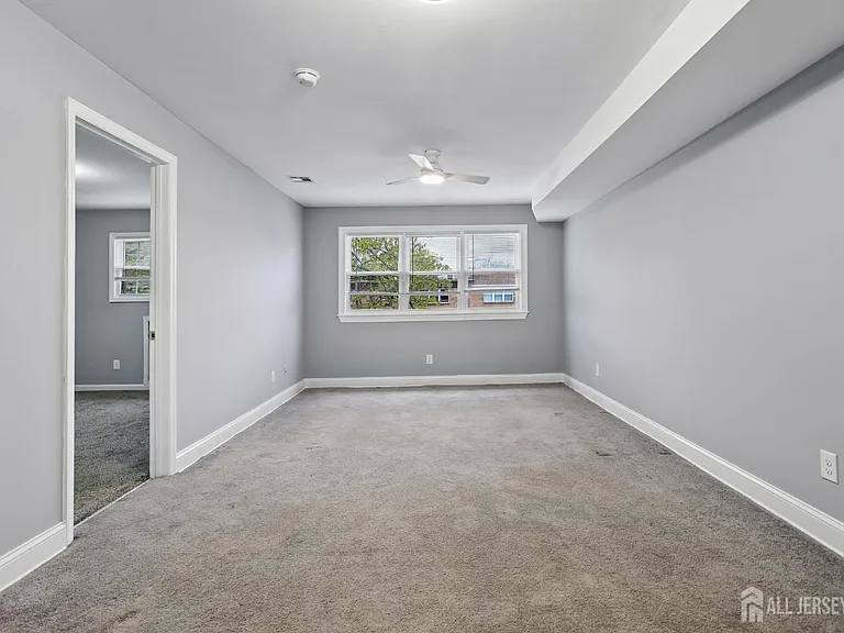 396 College Dr — Photo 8