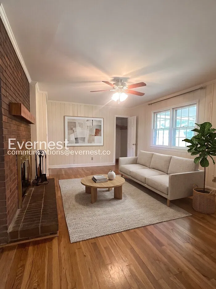 3 bed, 2.0 bath, 1965 sqft, $2,099 — Photo 2