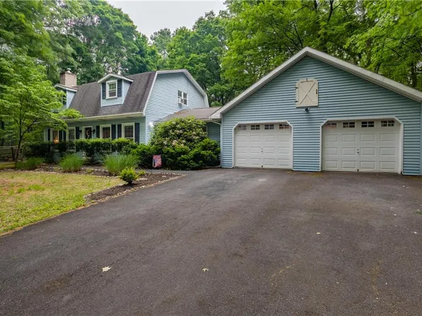 260 Blackthorn Dr, Saylorsburg, PA 18353
