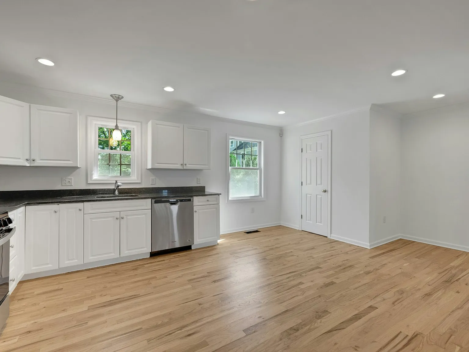 3 bed, 1.5 bath, 1200 sqft, $3,450 — Photo 4