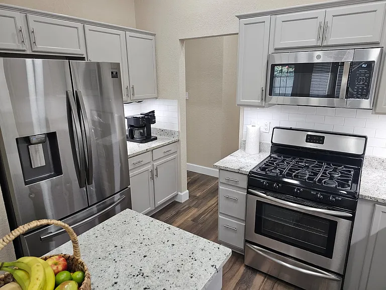 2601 Little Elm Trl — Photo 4