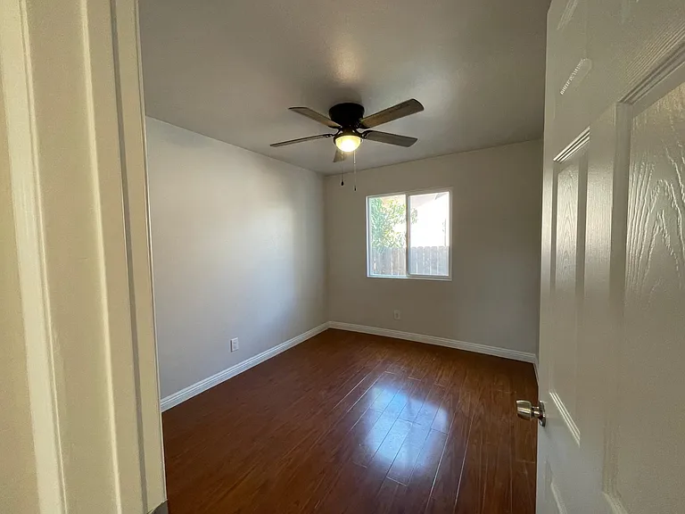 1730 Rose Ave — Photo 9