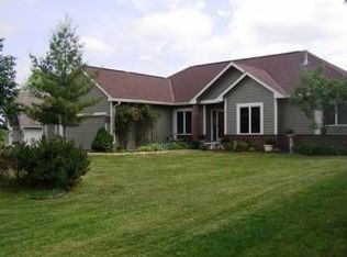 2520 Queensport Rd, Woodbury, MN 55125