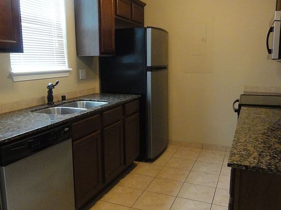 4th image of 2624 Valentine Ln
