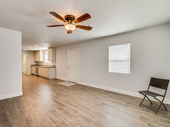 3rd image of 1124 E Sunnyslope Ln
