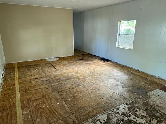 2nd image of 10395 SE 159th St