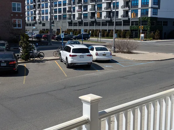 205 E Broadway APT 4B, Long Beach, NY 11561