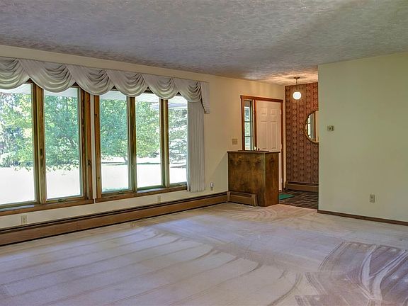 5th image of 2085 S Lake Leelanau Dr