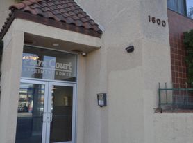 1600 W Carson St
