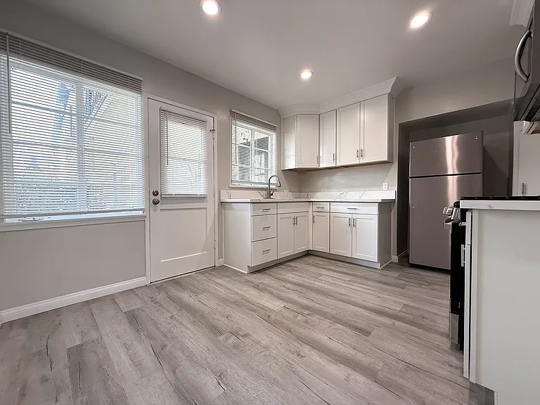 5670 San Vicente Blvd #2 — Photo 5