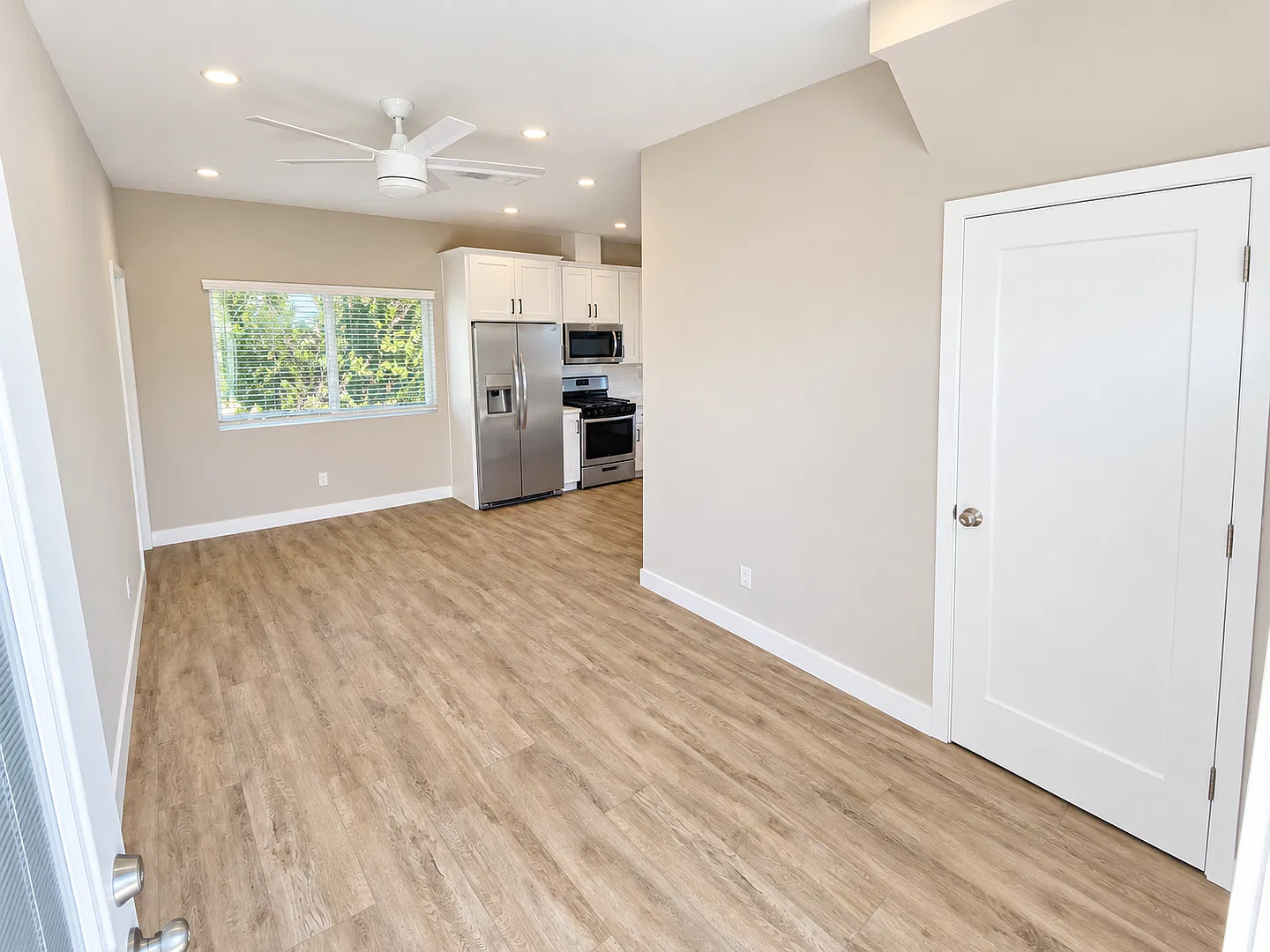 4BD/2BA with designated yard space! — Photo 4