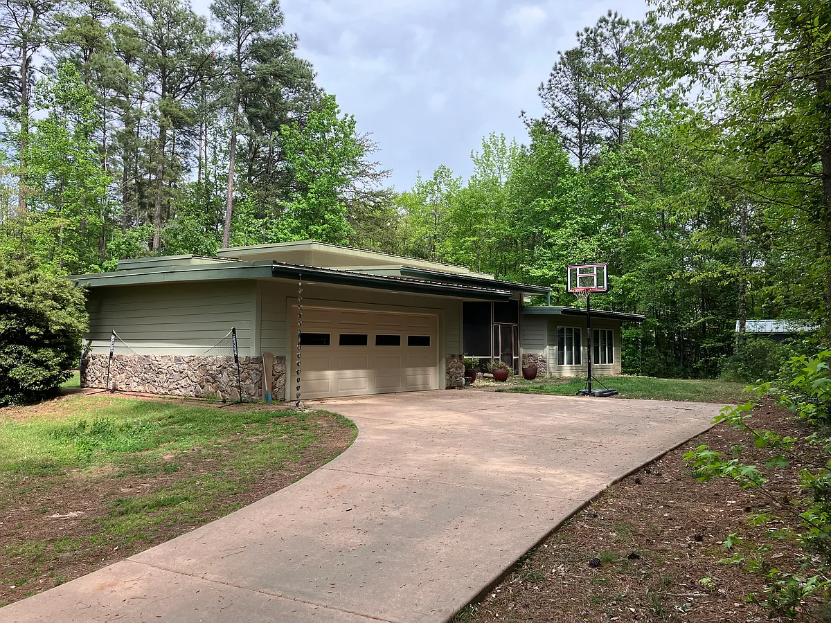 Building Photo - 2840 Backwoods Trl