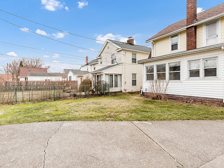 426 Selden Ave — Photo 16