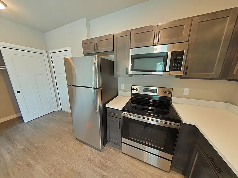 Beaverbrook Apartments — Photo 56