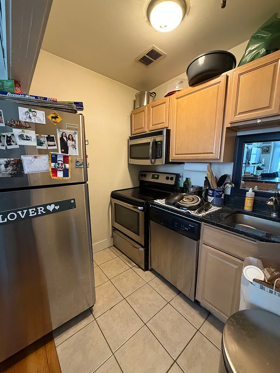 Building Photo - 337 Beacon St #7