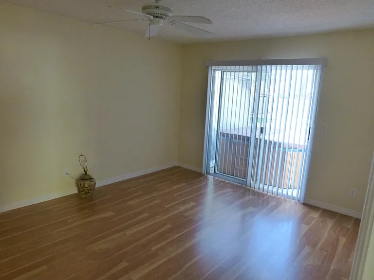 912 Highlands Blvd — Photo 11