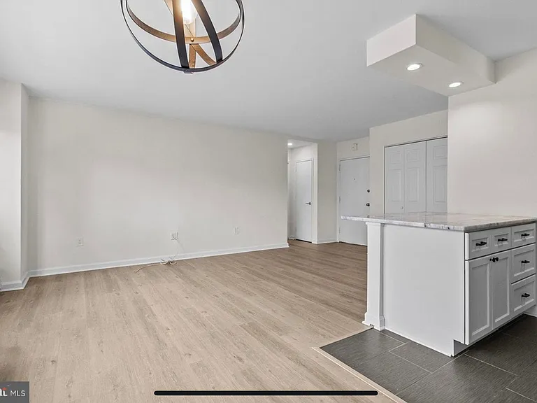 2101 Chestnut St #416 — Photo 1