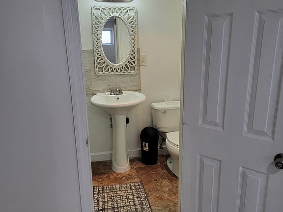 3rd image of 15627 101st St