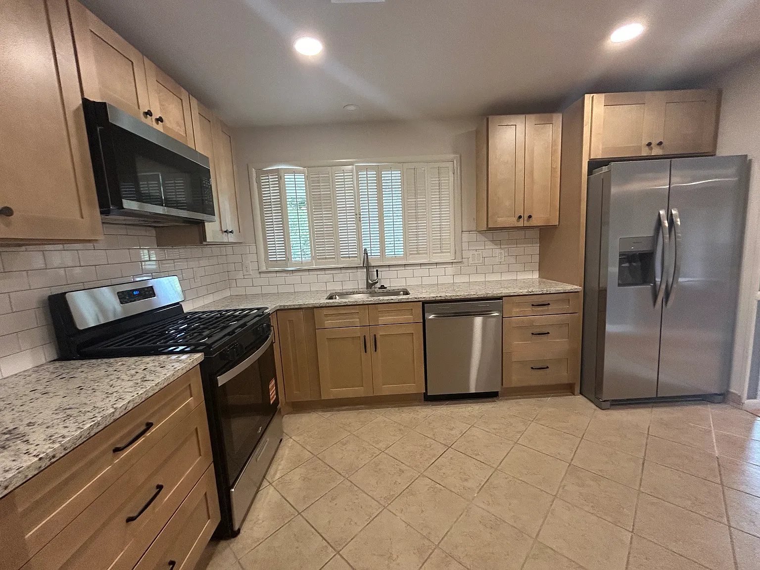 3 bed, 1500 sqft, $2,100 — Photo 4