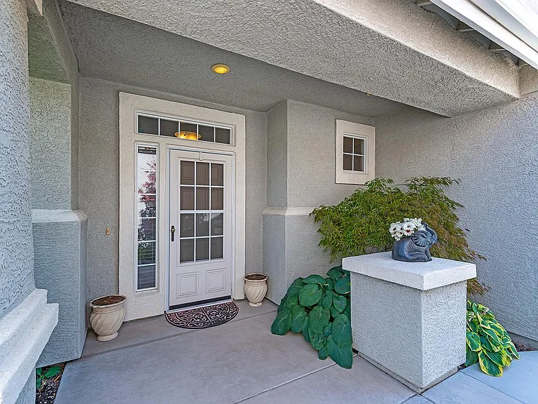 1691 Iron Mountain Dr — Photo 3