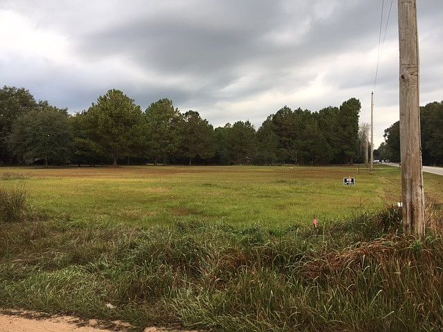 2nd image of 15887 Woodpecker Rd