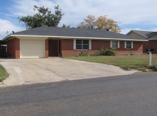 1621 Willard St, Canadian, TX 79014