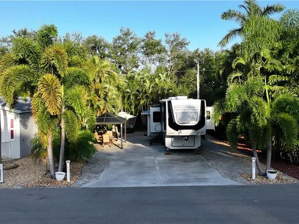 5680 MAPLEWOOD CT, FORT MYERS, FL 33905