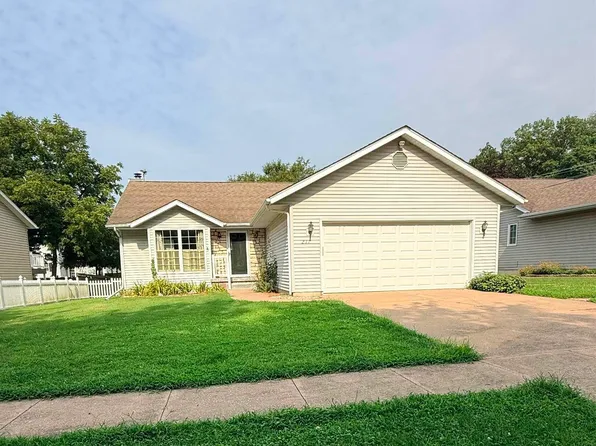211 Crescent Ln, Fort Madison, IA 52627
