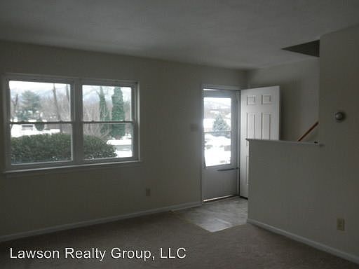 3rd image of 627 Moran Ave