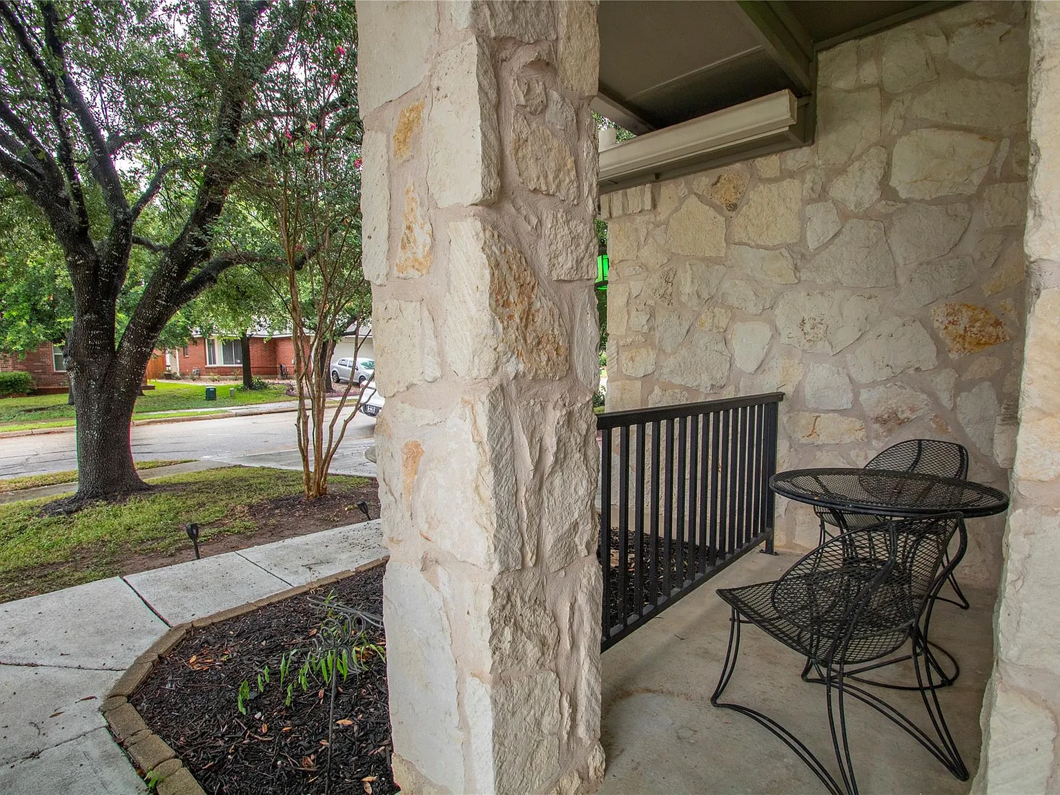 3 bed, 2.5 bath, 1745 sqft, $2,095 — Photo 4
