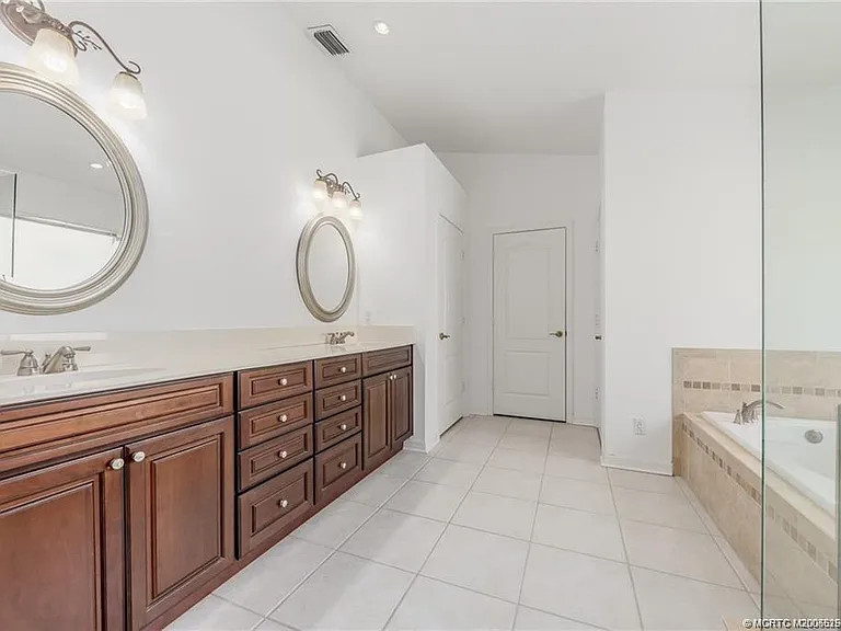 376 NW Canna Way — Photo 15