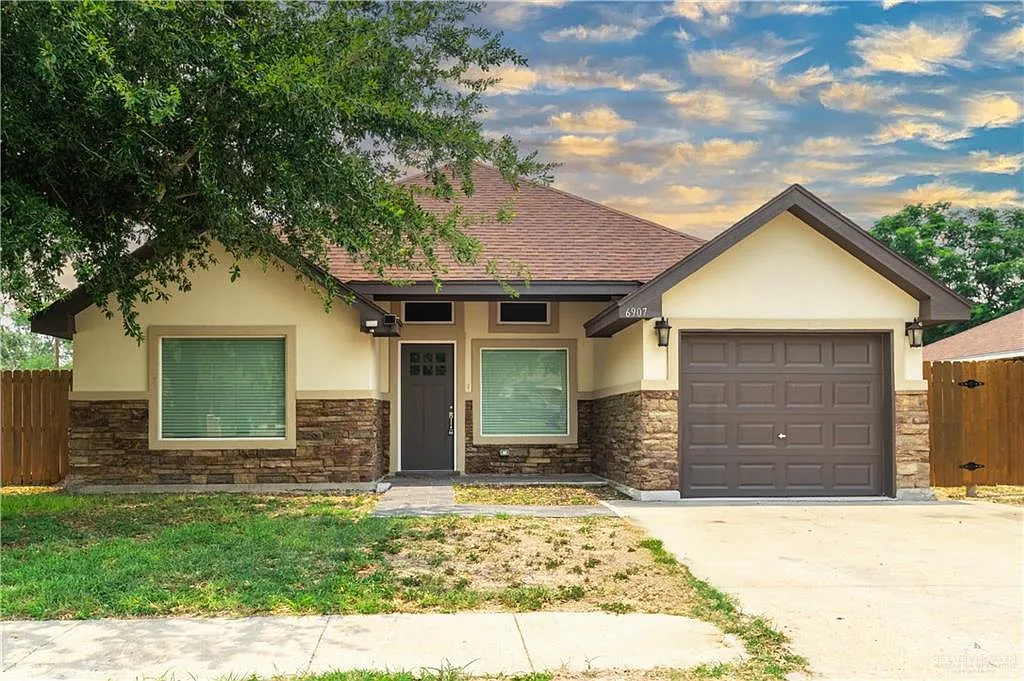 3 bed, 2.0 bath, 1098 sqft, $1,300 — Photo 1
