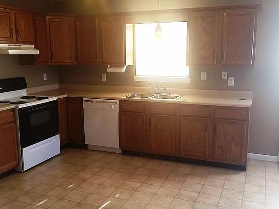 4th image of 737 Cobbler Ln W